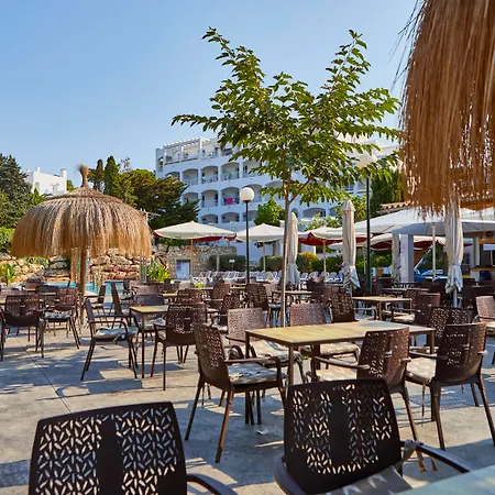Ola Aparthotel 3*