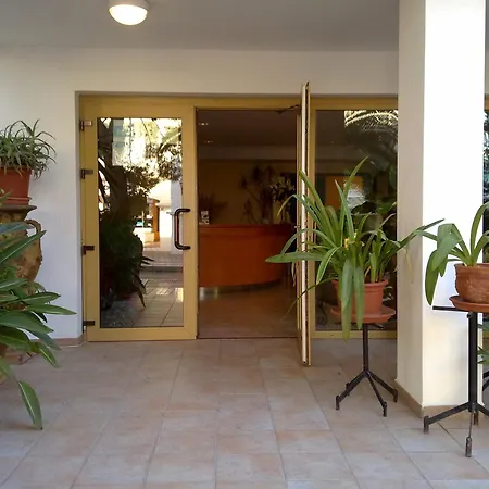 Guest house Hostal Leo D'Or