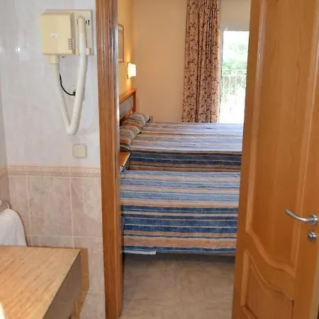 Guest house Hostal Leo D'Or 2*